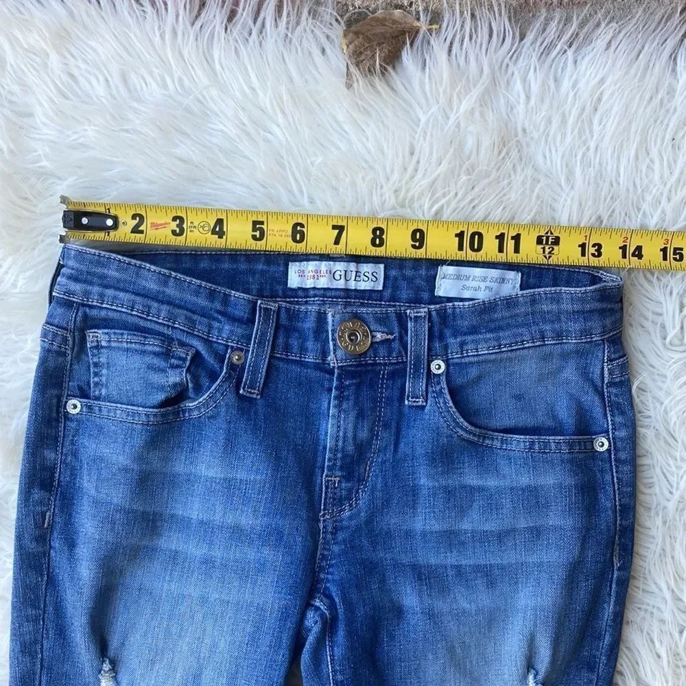 Guess Medium Rise Skinny Distressed Sarah Fit Size 26 - Picture 9 of 12